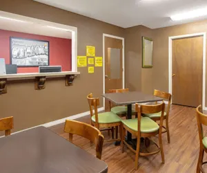 Photo 3 - Super 8 by Wyndham Big Cabin/Vinita Area