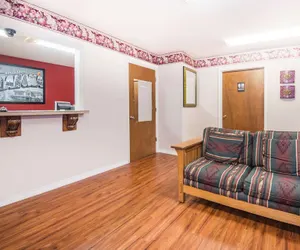 Photo 2 - Super 8 by Wyndham Big Cabin/Vinita Area