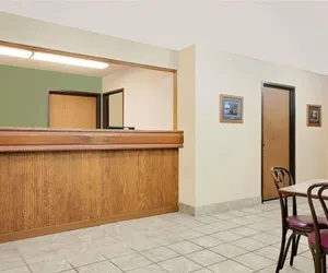 Photo 3 - Super 8 by Wyndham Cloquet