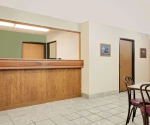 Photo 4 - Super 8 by Wyndham Cloquet