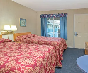 Photo 2 - Super 8 by Wyndham Auburn