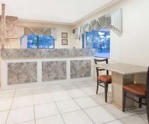 Photo 3 - Super 8 by Wyndham Ft Walton Beach