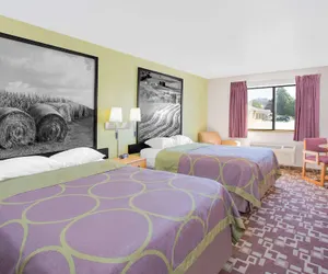 Photo 5 - Super 8 by Wyndham Independence IA