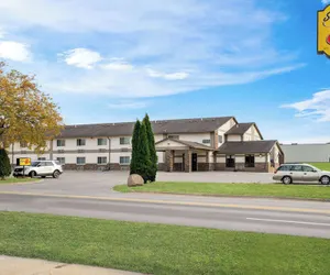 Photo 2 - Super 8 by Wyndham Waverly