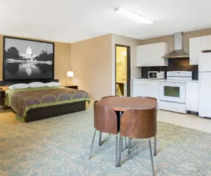 Photo 4 - Super 8 by Wyndham Waldorf