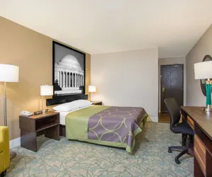 Photo 5 - Super 8 by Wyndham Waldorf