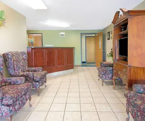 Photo 3 - Super 8 by Wyndham St. Clair MO
