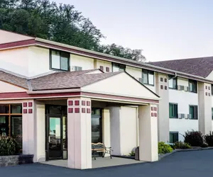 Photo 2 - Super 8 by Wyndham Mankato