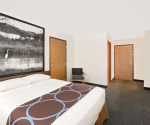 Photo 4 - Super 8 by Wyndham St. James