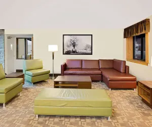 Photo 3 - Super 8 by Wyndham St. James