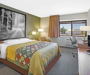 Photo 4 - Super 8 by Wyndham Windsor/Madison North
