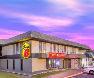 Photo 2 - Super 8 by Wyndham Windsor/Madison North