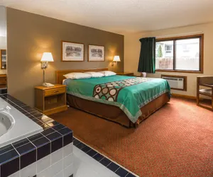 Photo 4 - Super 8 by Wyndham Hartford WI