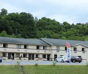 Photo 2 - American Elite Inn