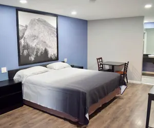 Photo 5 - Super 8 by Wyndham Visalia