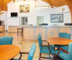 Photo 4 - Super 8 by Wyndham North Palm Beach