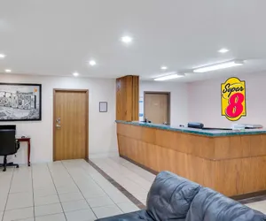 Photo 4 - Super 8 by Wyndham Kennett