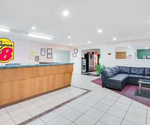 Photo 3 - Super 8 by Wyndham Kennett