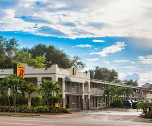 Photo 2 - Super 8 by Wyndham Bradenton Sarasota Area