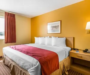 Photo 4 - Rodeway Inn & Suites