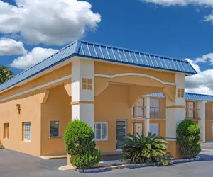 Photo 2 - Super 8 by Wyndham Port Royal/Beaufort