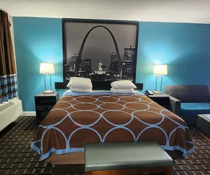 Photo 4 - Super 8 by Wyndham Belleville St. Louis Area