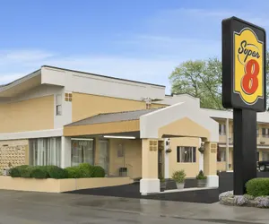 Photo 2 - Super 8 by Wyndham Belleville St. Louis Area