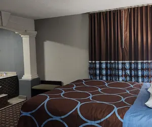 Photo 3 - Super 8 by Wyndham Belleville St. Louis Area