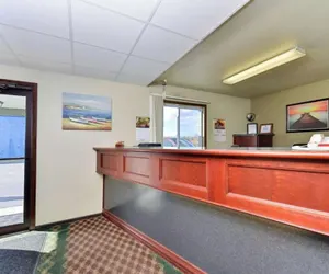 Photo 5 - Love Hotels Staples by OYO at HWY 10 MN