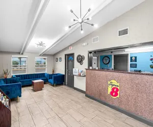 Photo 3 - Super 8 by Wyndham Lantana West Palm Beach