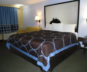Photo 3 - Super 8 by Wyndham Lantana West Palm Beach