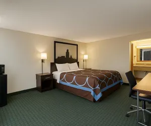 Photo 4 - Super 8 by Wyndham Lantana West Palm Beach