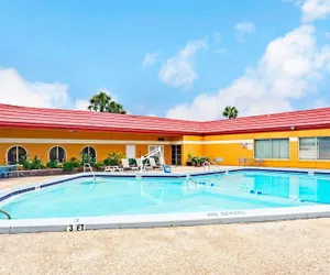 Photo 2 - Magnuson Hotel Jacksonville Downtown