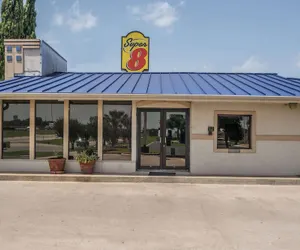Photo 2 - Super 8 by Wyndham San Marcos