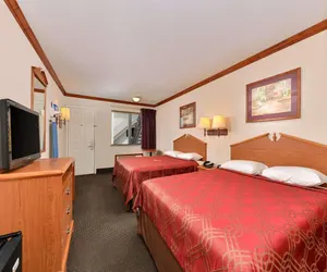 Photo 4 - Econo Lodge