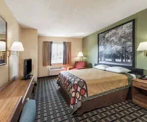 Photo 3 - Super 8 by Wyndham Greenville