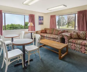Photo 2 - Super 8 by Wyndham Hebron Lowell Area
