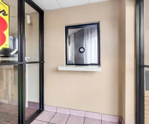 Photo 4 - Super 8 by Wyndham Columbia