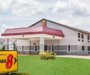 Photo 2 - Super 8 by Wyndham Shipshewana