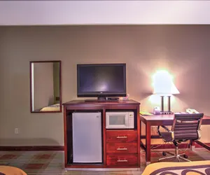 Photo 4 - Super 8 by Wyndham Waterloo