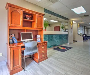 Photo 3 - Super 8 by Wyndham Waterloo