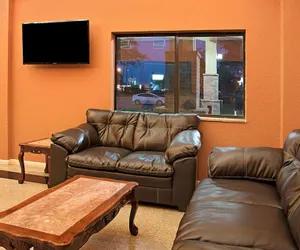 Photo 4 - Super 8 by Wyndham Houston/Brookhollow NW