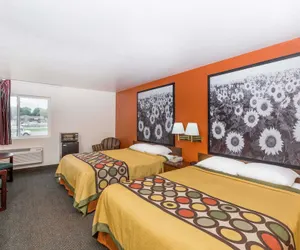 Photo 2 - Super 8 by Wyndham Holton