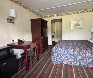 Photo 5 - Rodeway Inn Dunmore