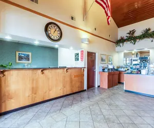 Photo 3 - Econo Lodge Inn & Suites