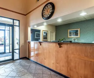 Photo 4 - Econo Lodge Inn & Suites