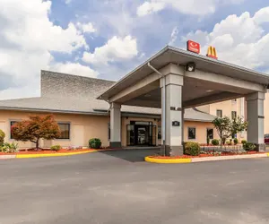 Photo 2 - Econo Lodge Inn & Suites