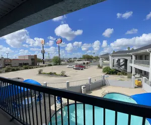 Photo 2 - Texas Inn La Feria