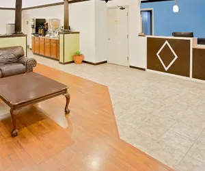 Photo 4 - Super 8 by Wyndham Hazen