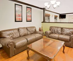 Photo 5 - Super 8 by Wyndham Hazen